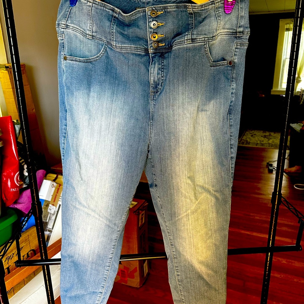 Torrid | size 20 | super soft skinny medium wash jeans